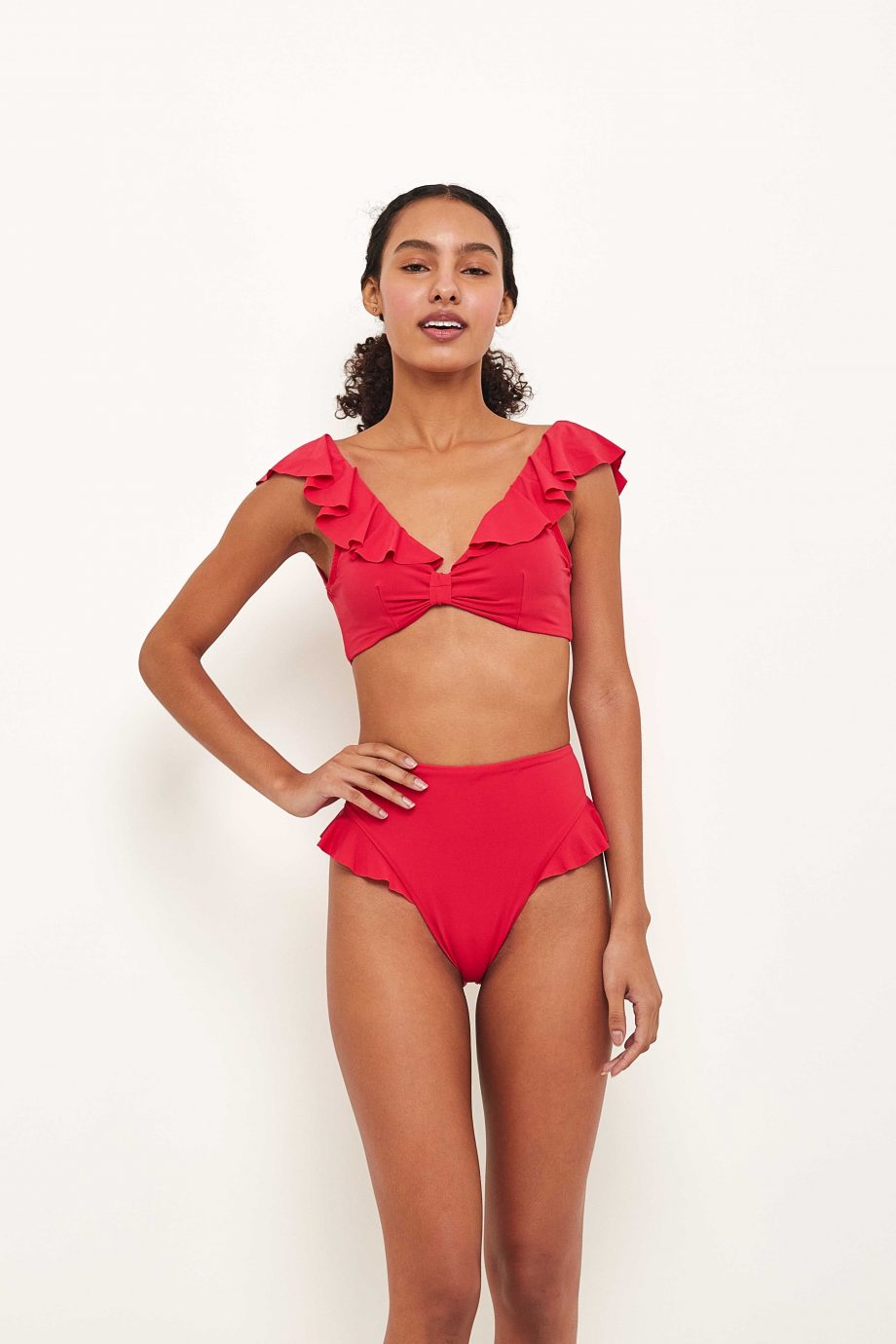 biquini_babacu_vermelho_babados_bojo_biodegradavel_hot_pants_pitaia_rio_2