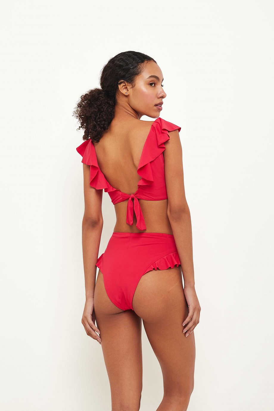 biquini_babacu_vermelho_babados_bojo_biodegradavel_hot_pants_pitaia_rio_3
