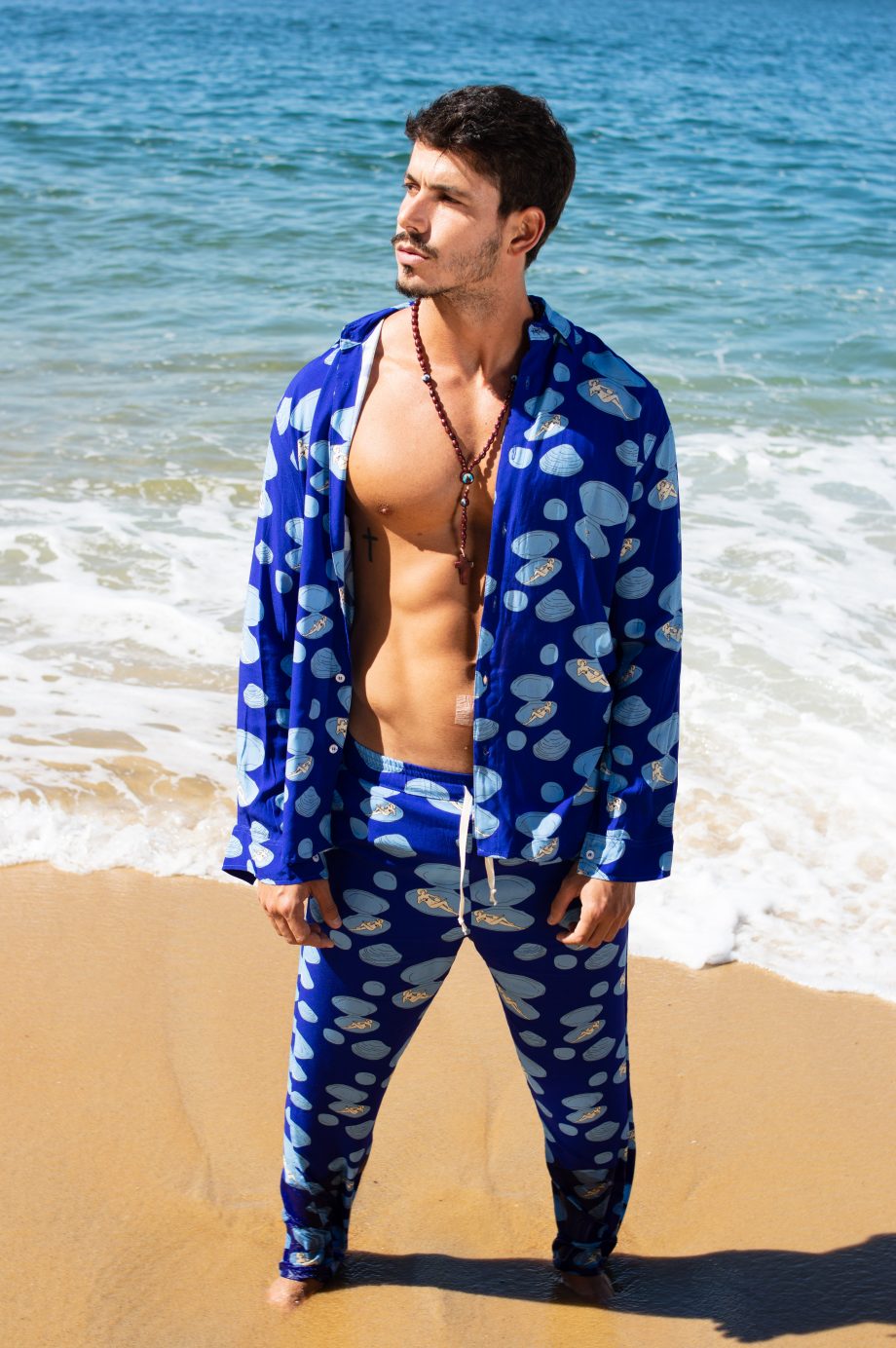 FULL LOOK_HAPPY OYSTER_BLUE ON BLUE
